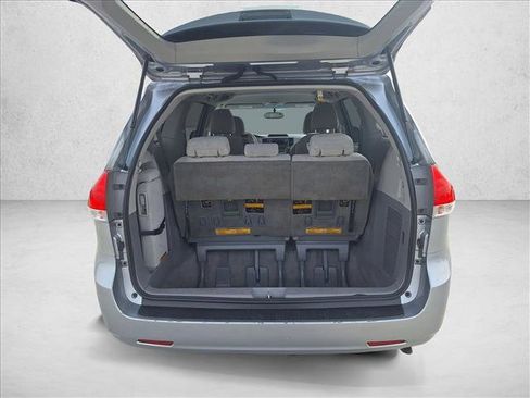 Used 2014 Toyota Sienna LE image 16