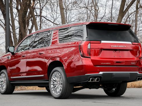 New 2026 GMC Yukon XL Denali w/ Sun & Power Step Package image 6