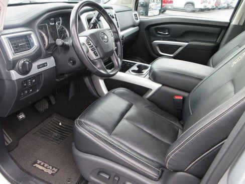 Used 2019 Nissan Titan PRO-4X w/ Pro-4x Convenience Package image 13