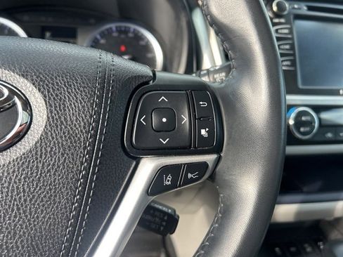 Used 2019 Toyota Highlander XLE image 23