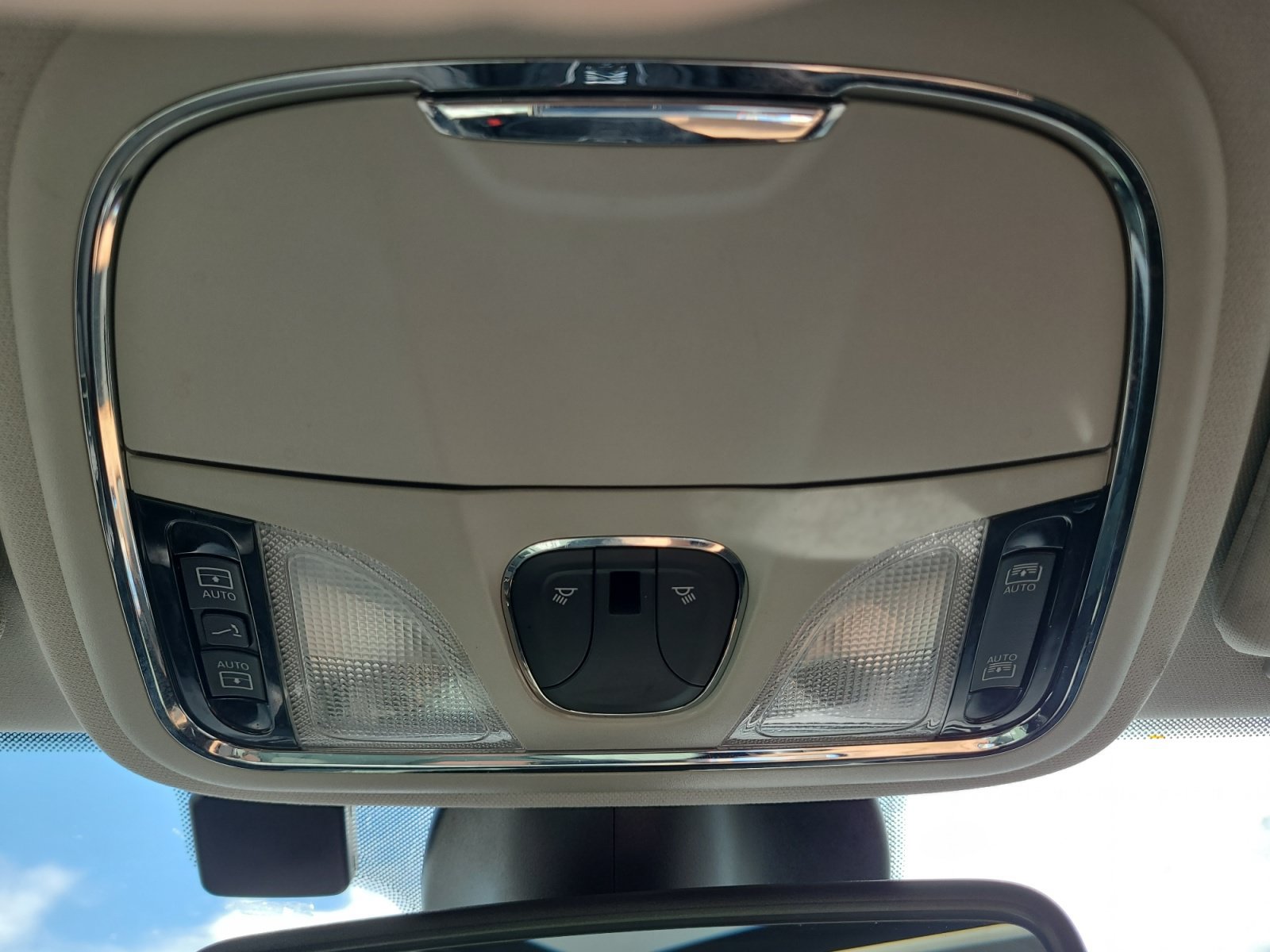 Used 2022 Jeep Cherokee Latitude w/ Sun & Sound Group AWD/4WD image 28