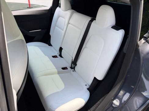Used 2023 Tesla Model Y Long Range AWD/4WD image 31