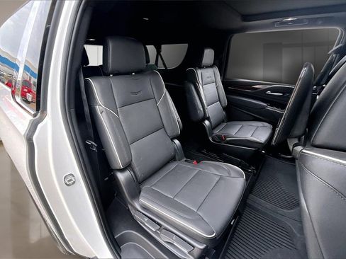 Used 2024 Cadillac Escalade ESV Premium Luxury image 27