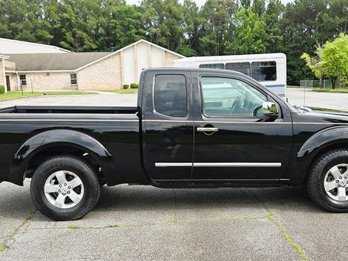 Used 2010 Nissan Frontier SE w/ SE Value Truck Pkg RWD image 9