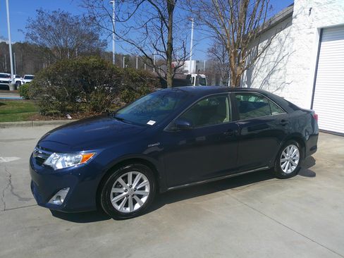 Used 2014 Toyota Camry XLE w/ Convenience Package image 7