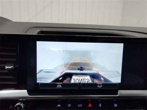 Used 2022 GMC Sierra 1500 SLT w/ SLT Convenience Package image 21