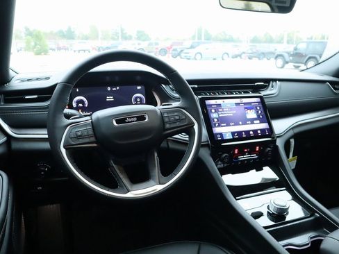 New 2025 Jeep Grand Cherokee Limited image 2