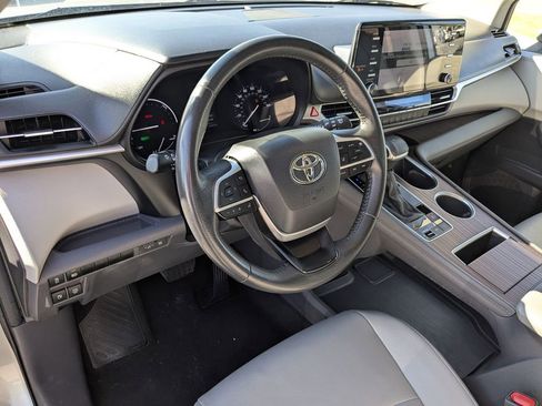 Used 2024 Toyota Sienna XLE image 10