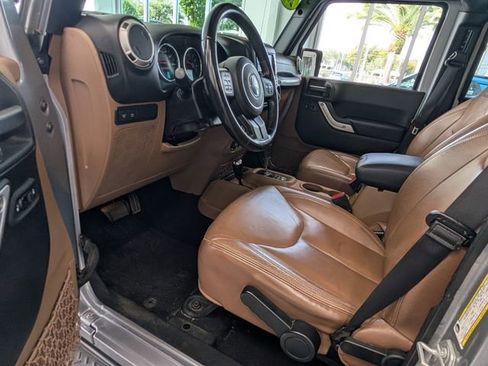 Used 2017 Jeep Wrangler Unlimited Rubicon w/ Connectivity Group image 9