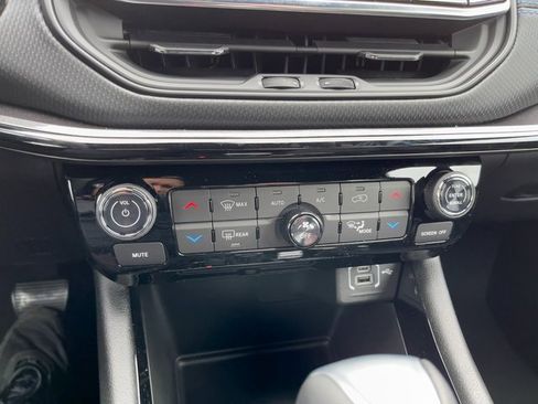 New 2026 Jeep Compass Limited image 24