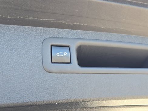 Used 2021 Toyota Highlander XLE image 13