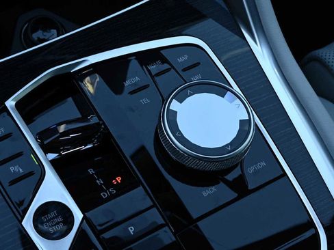 New 2026 BMW X6 xDrive40i w/ Executive Package image 17