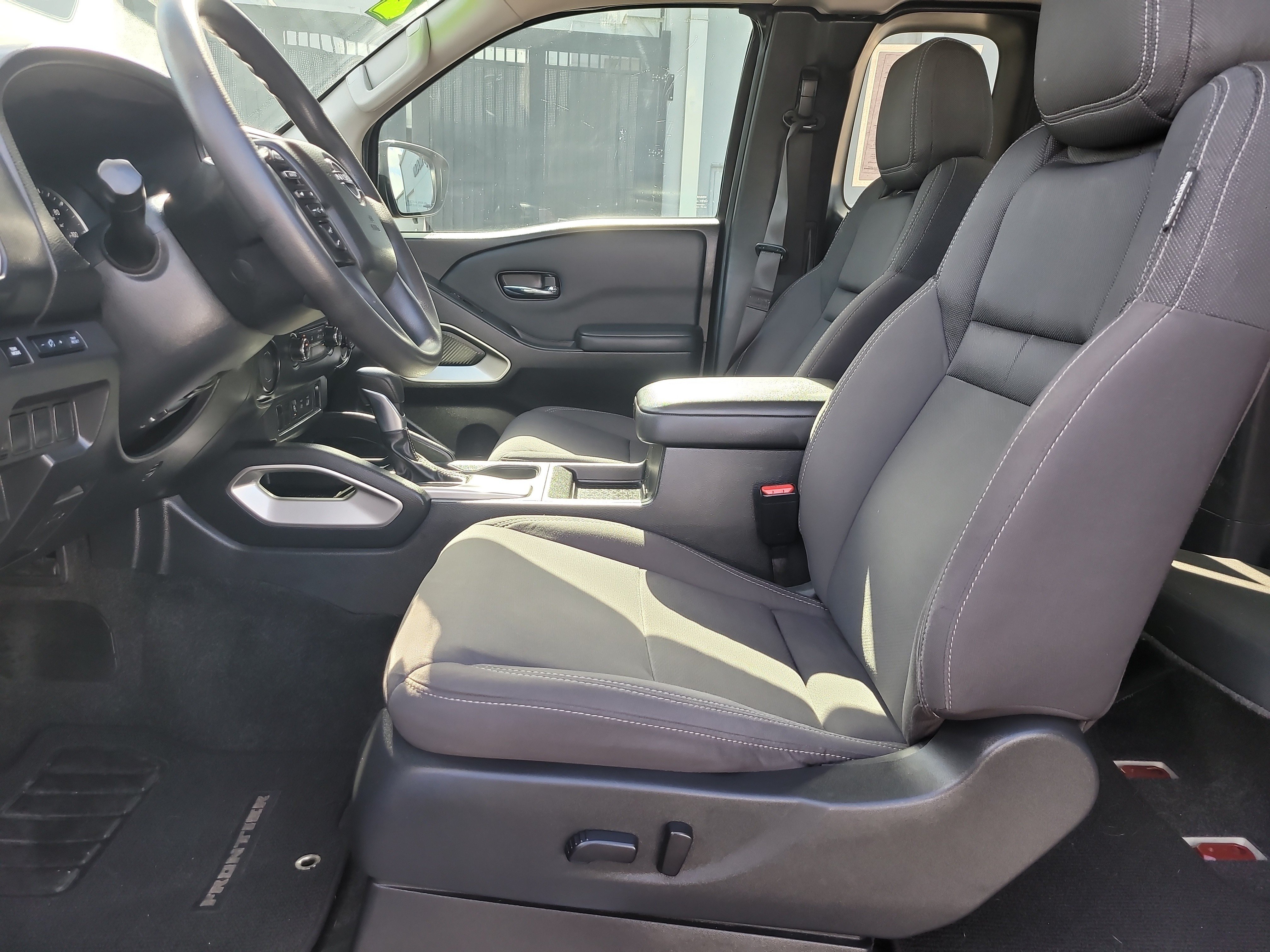 Used 2022 Nissan Frontier SV w/ Technology Package RWD image 15