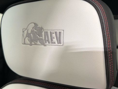 Used 2024 GMC Canyon AT4X w/ AT4X AEV Edition image 15