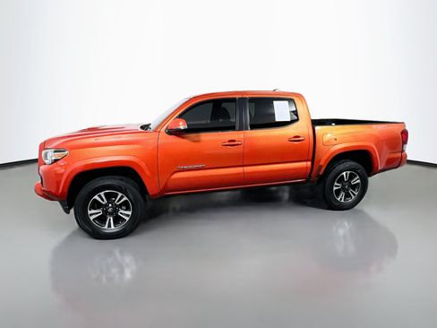 Used 2017 Toyota Tacoma TRD Sport w/ Premium & Technology Package RWD image 9