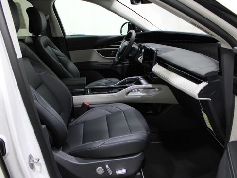 Used 2025 Lincoln Nautilus Premier AWD/4WD image 20