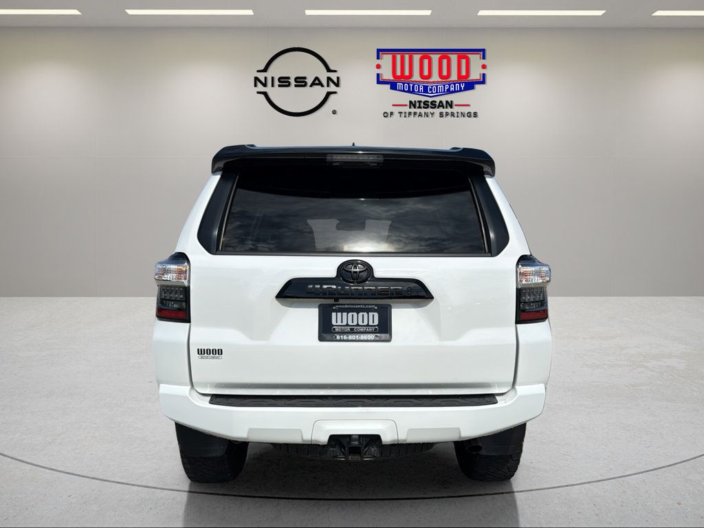 Used 2020 Toyota 4Runner Venture w/ Moonroof Package AWD/4WD image 3