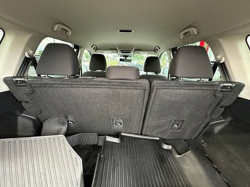 Used 2025 Nissan Rogue SV AWD/4WD image 16