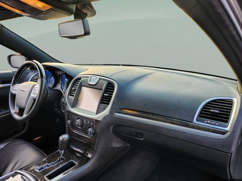Used 2013 Chrysler 300 C RWD image 30
