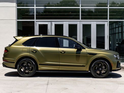 Used 2024 Bentley Bentayga image 6