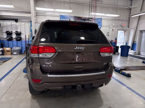 Used 2018 Jeep Grand Cherokee Overland AWD/4WD image 4
