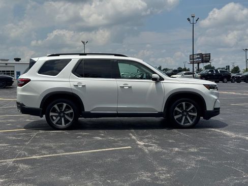 Certified 2025 Honda Pilot Touring image 3