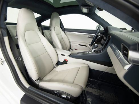 Certified 2017 Porsche 911 Carrera 4S image 35