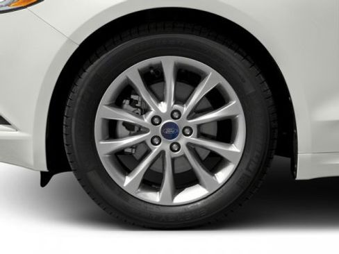 Used 2018 Ford Fusion SE image 11