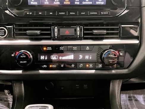 Used 2023 Nissan Pathfinder SL image 16