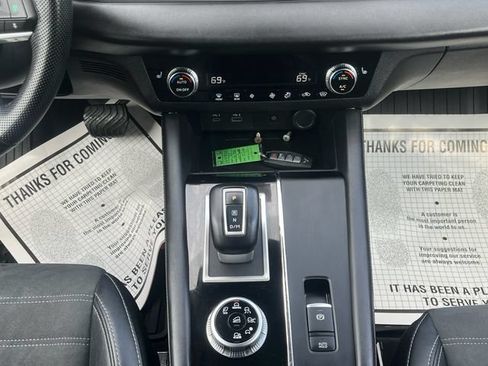 Used 2024 Mitsubishi Outlander SE Black Edition AWD/4WD image 11