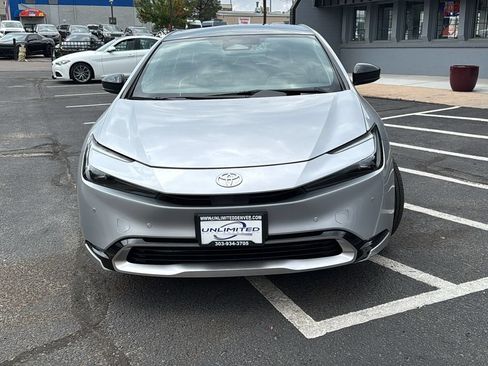 Used 2024 Toyota Prius XLE FWD image 8