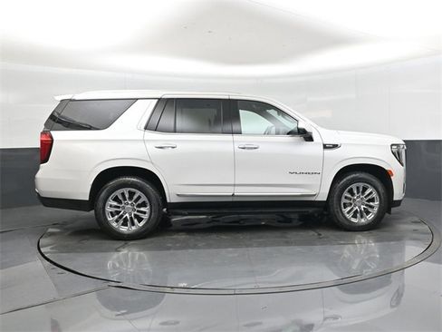 Used 2022 GMC Yukon SLT w/ SLT Luxury Package image 2