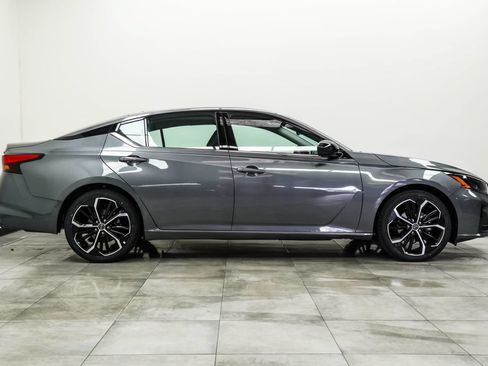 Used 2024 Nissan Altima 2.5 SR FWD image 10