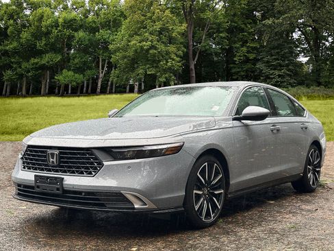 Used 2025 Honda Accord Touring image 3