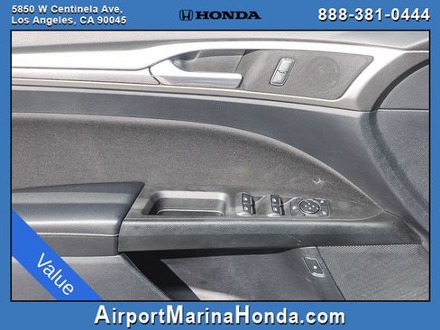 Used 2020 Ford Fusion SE FWD image 14