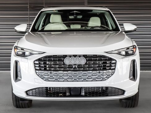Certified 2025 Audi Q5 Premium w/ Convenience Package AWD/4WD image 14