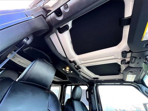 Used 2020 Jeep Wrangler Unlimited Sahara image 22