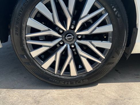 Used 2025 Nissan Altima 2.5 SV FWD image 26