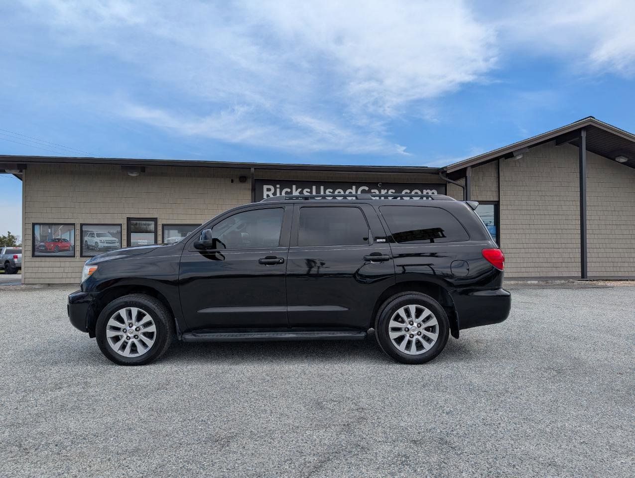 Used 2016 Toyota Sequoia SR5 RWD image 10