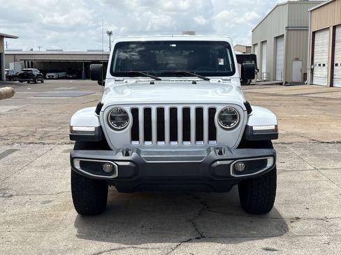 Used 2018 Jeep Wrangler Unlimited Sahara AWD/4WD image 2