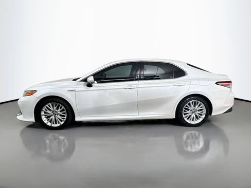 Used 2018 Toyota Camry XLE FWD image 6