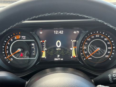 Used 2025 Jeep Wrangler Unlimited Rubicon image 22