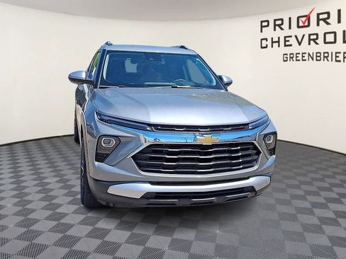 Used 2024 Chevrolet TrailBlazer LT w/ Convenience Package FWD image 3