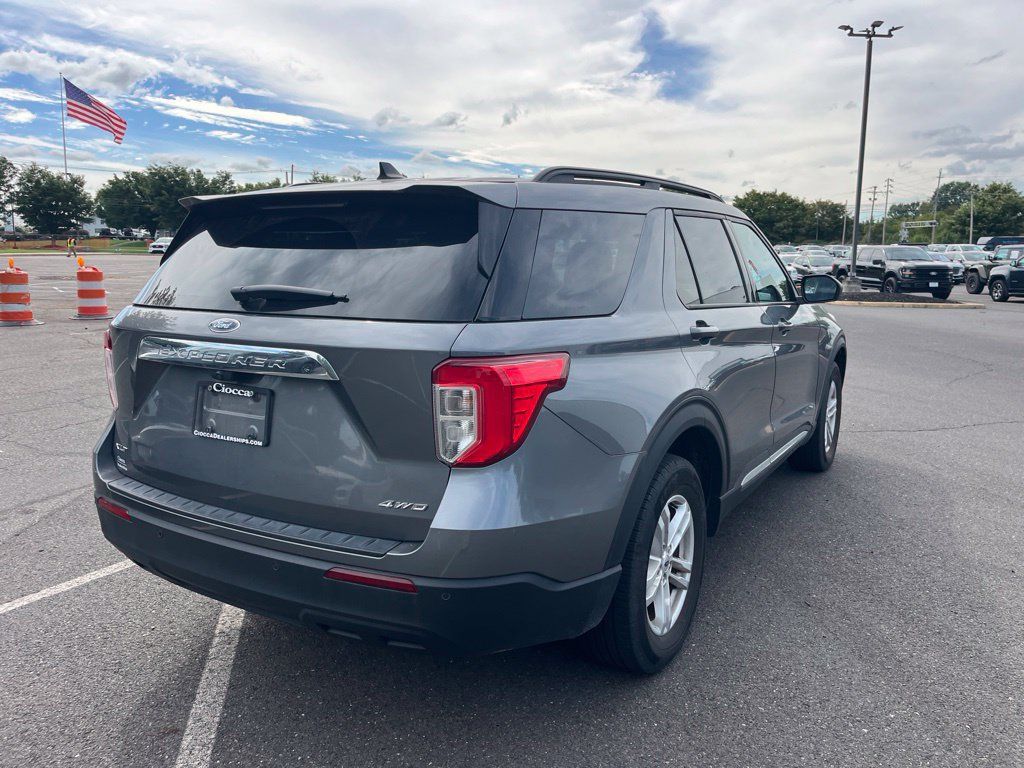 Used 2023 Ford Explorer XLT AWD/4WD image 4