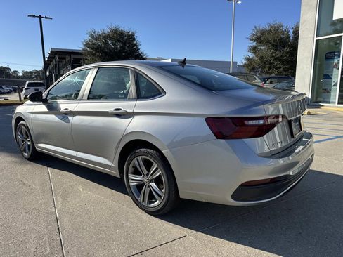 Used 2024 Volkswagen Jetta SE image 7