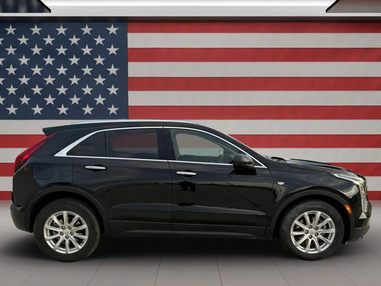 Used 2023 Cadillac XT4 Luxury w/ Cold Weather Package FWD image 7