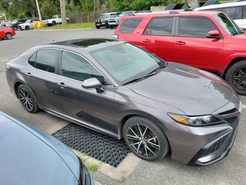 Used 2024 Toyota Camry SE FWD image 3