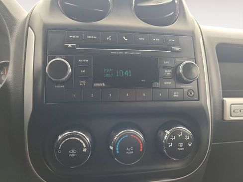 Used 2015 Jeep Compass Latitude FWD image 20