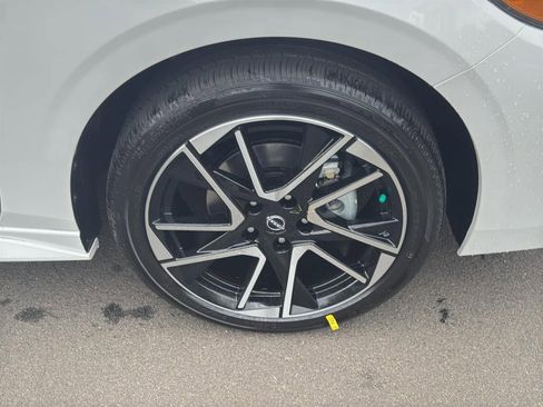 New 2025 Nissan Sentra SR image 9