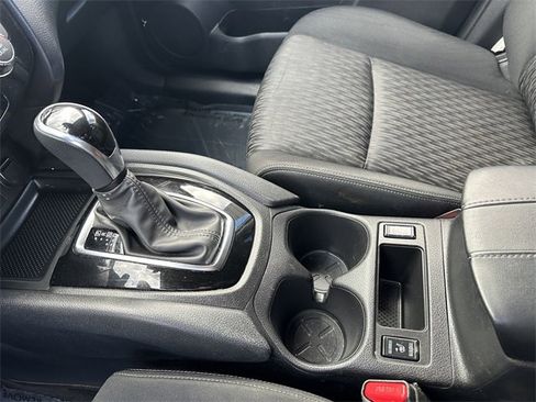 Used 2020 Nissan Rogue SV image 25